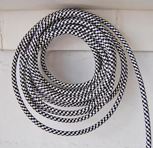 Black/White Cable 0,5 metriä